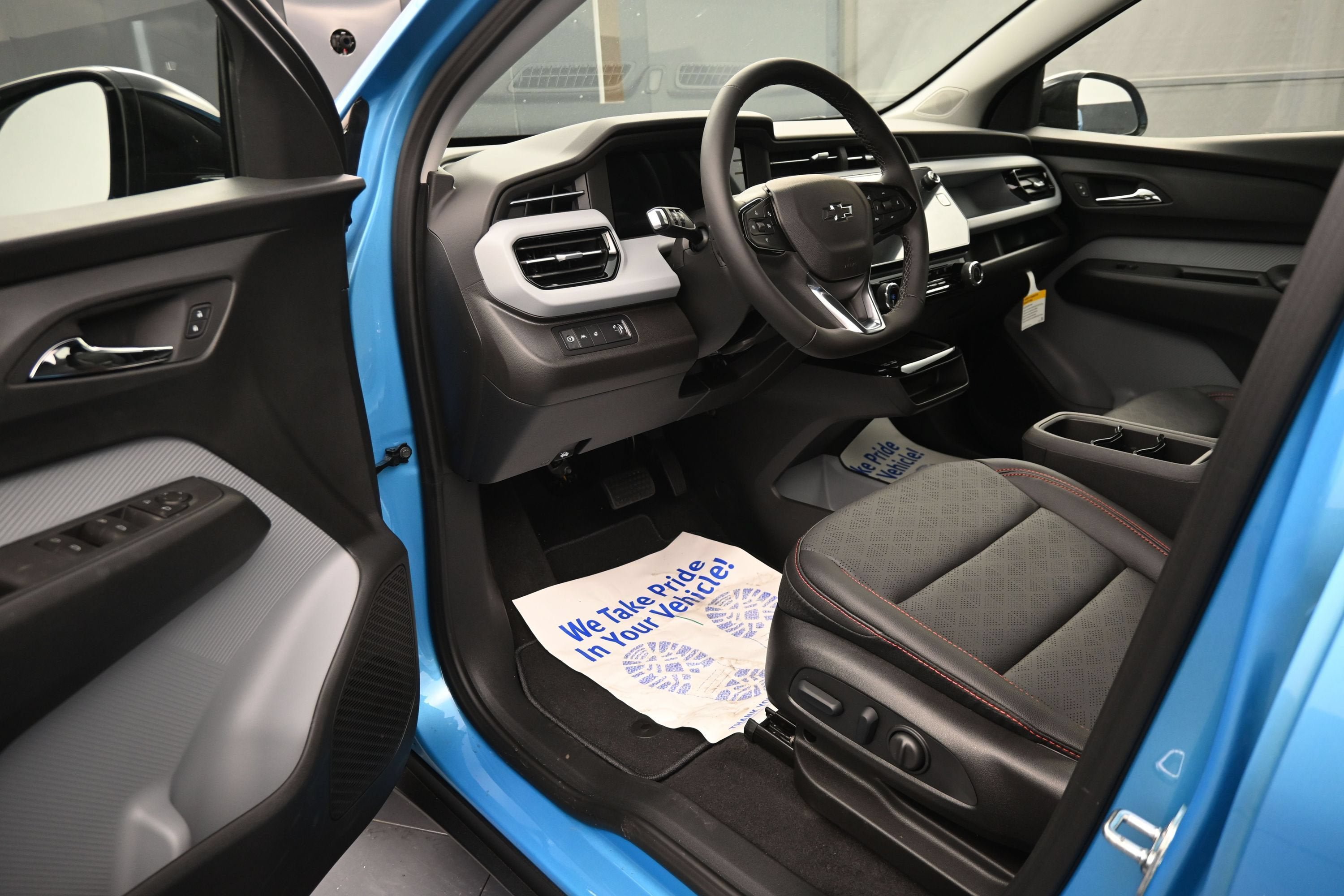 New 2027 Chevrolet Bolt RS w/ Technology Package FWD image 9