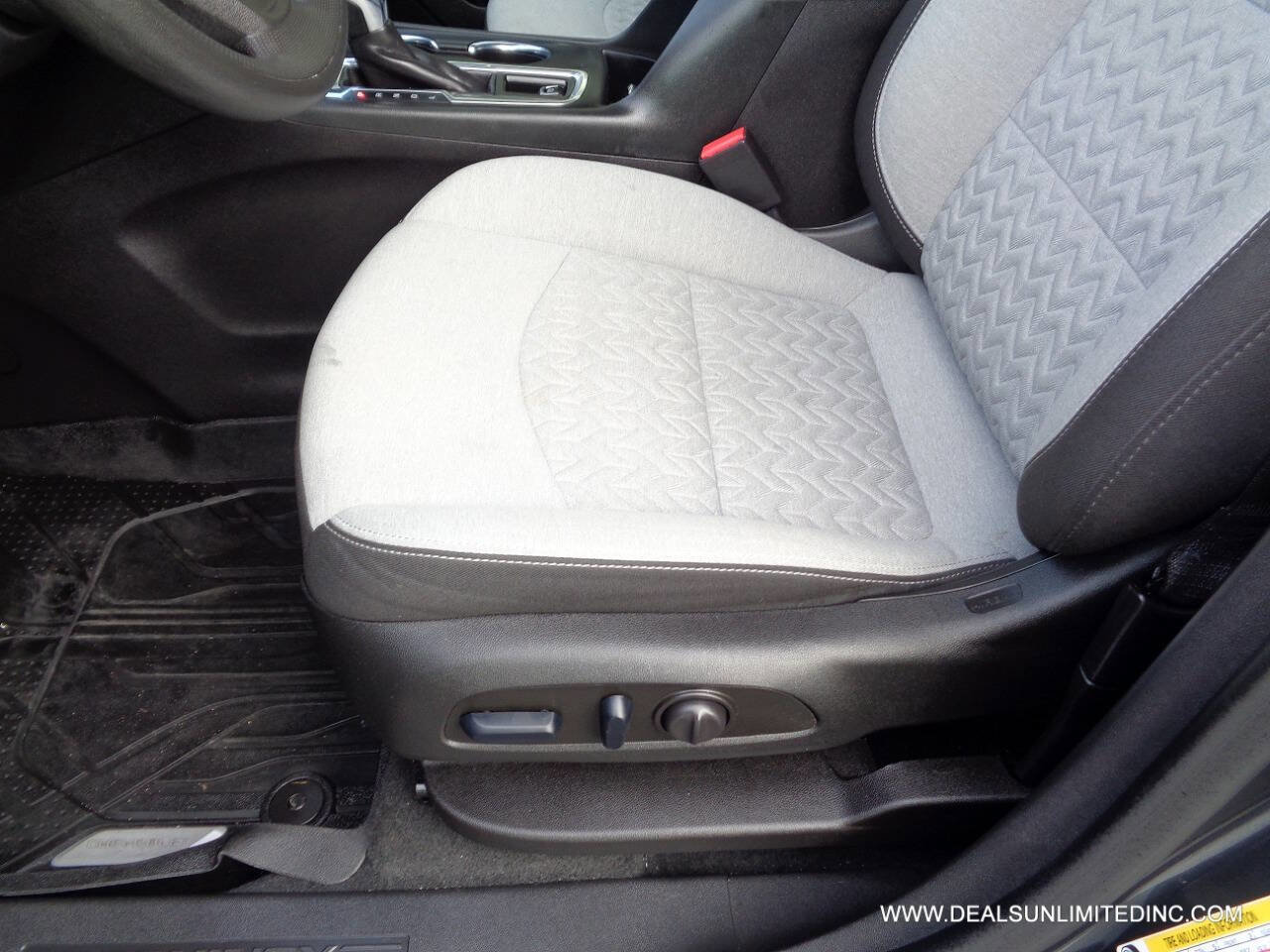 Used 2023 Chevrolet Equinox LT w/ LPO, Floor Liner Package image 9