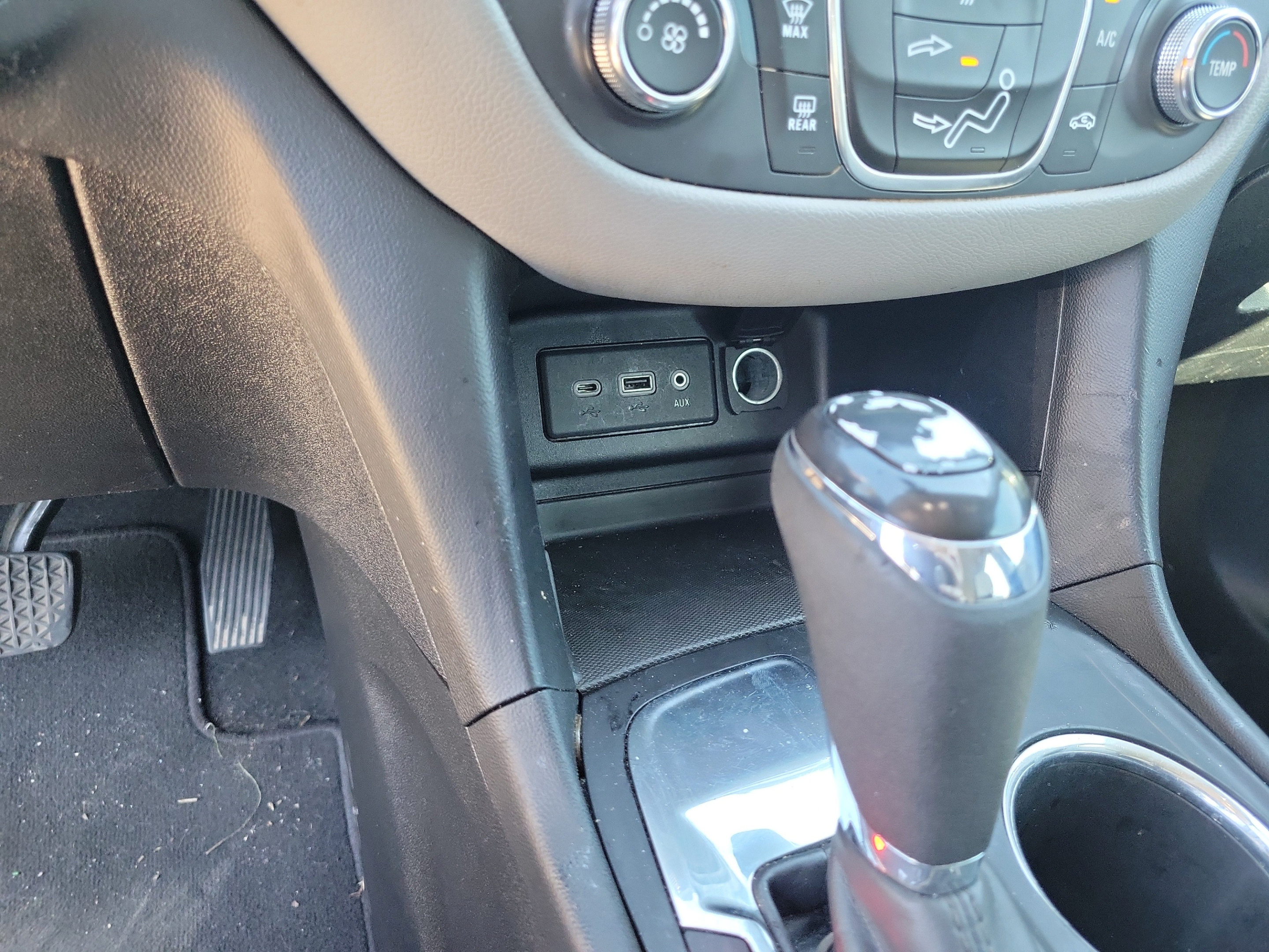 Used 2019 Chevrolet Equinox LS FWD image 19