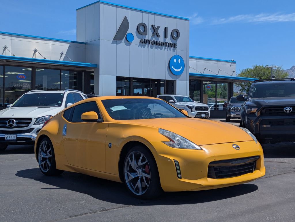Used 2017 Nissan 370Z Coupe RWD image 1