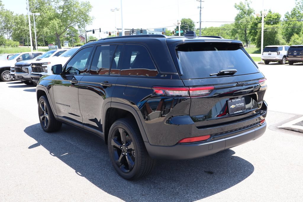 Used 2024 Jeep Grand Cherokee Altitude AWD/4WD image 29