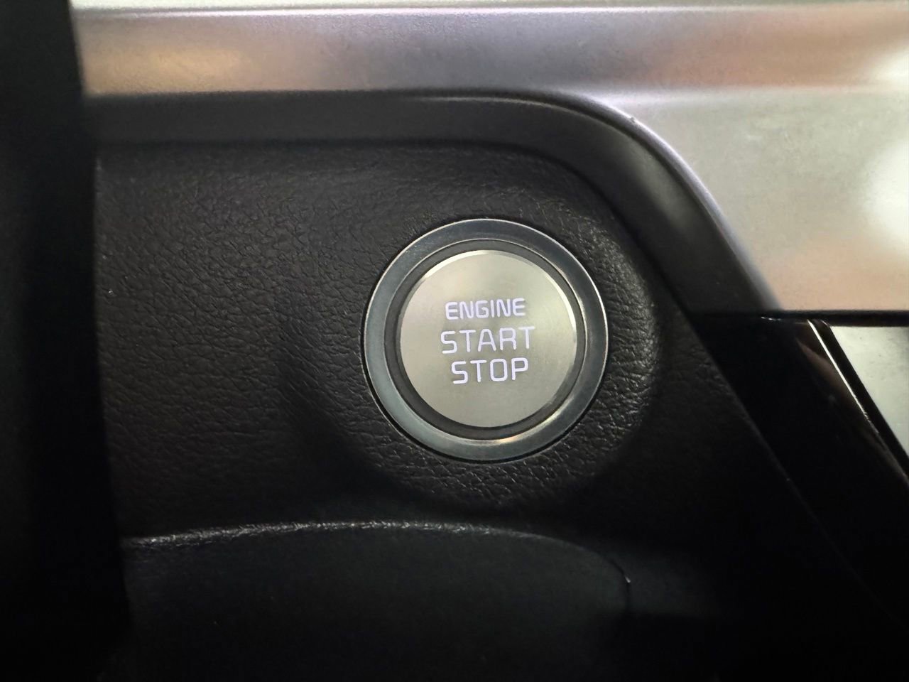Used 2025 Kia Telluride S FWD image 26