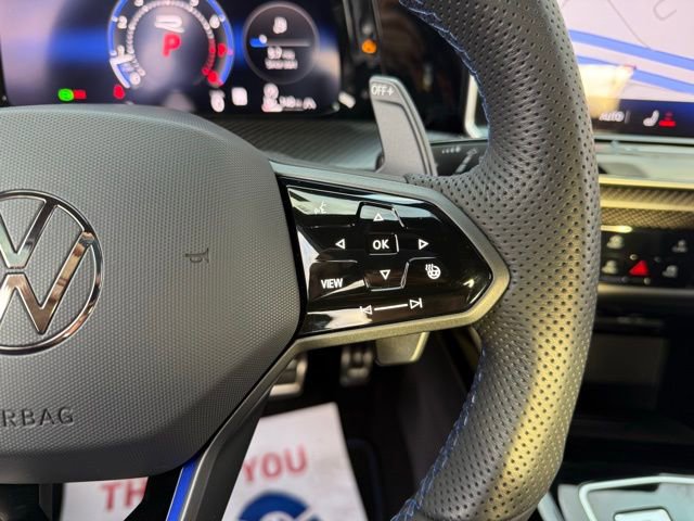 Used 2025 Volkswagen Golf R Black Edition image 21