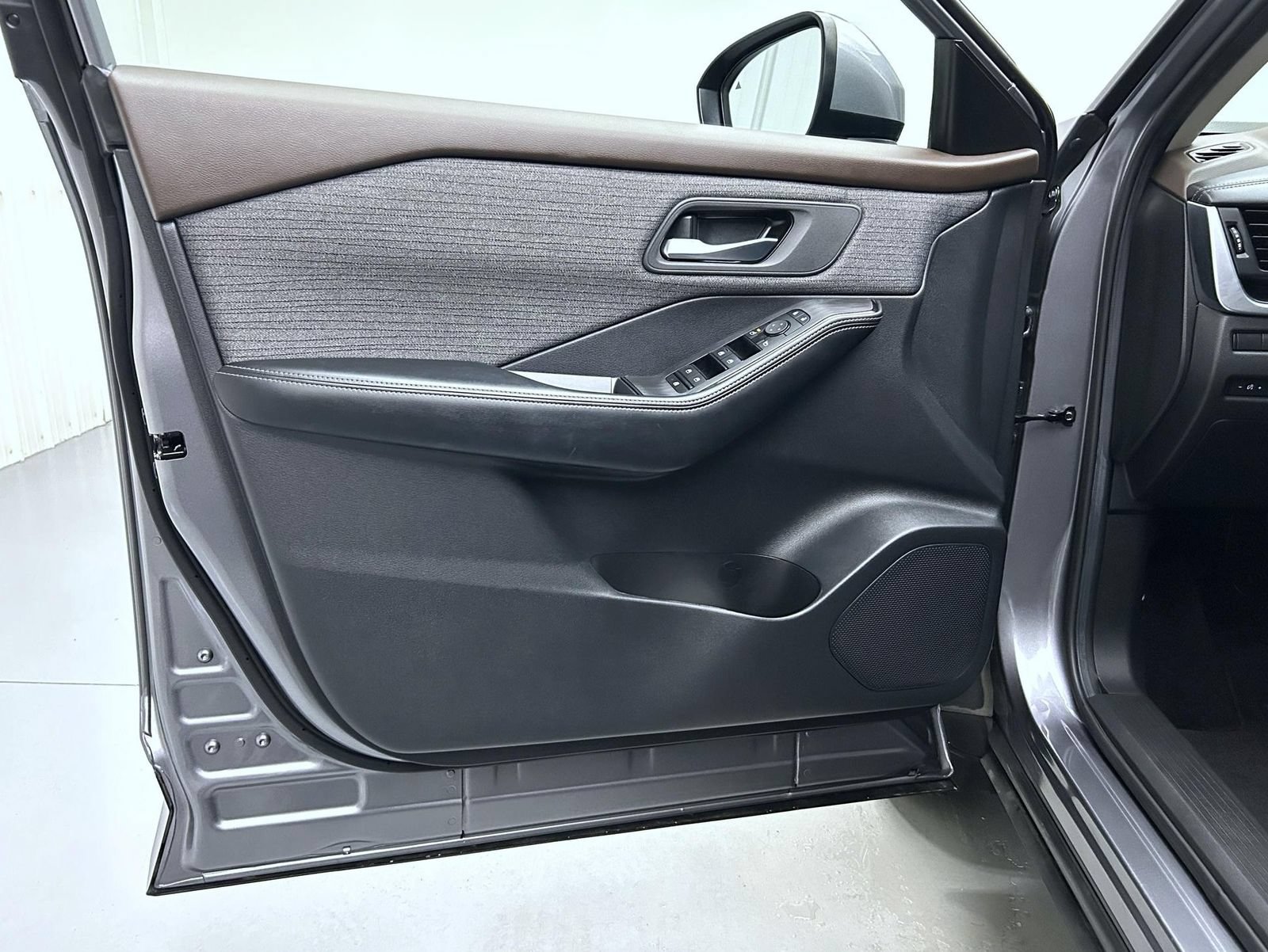 Certified 2023 Nissan Rogue SV AWD/4WD image 9
