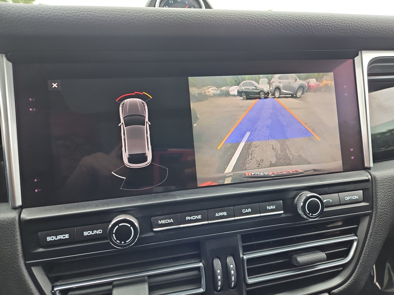 Used 2020 Porsche Macan AWD/4WD image 19