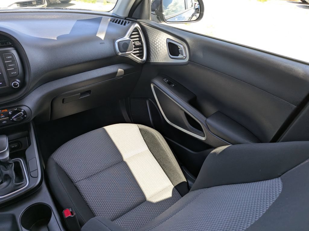 Certified 2023 Kia Soul LX w/ LX Technology Package FWD image 16