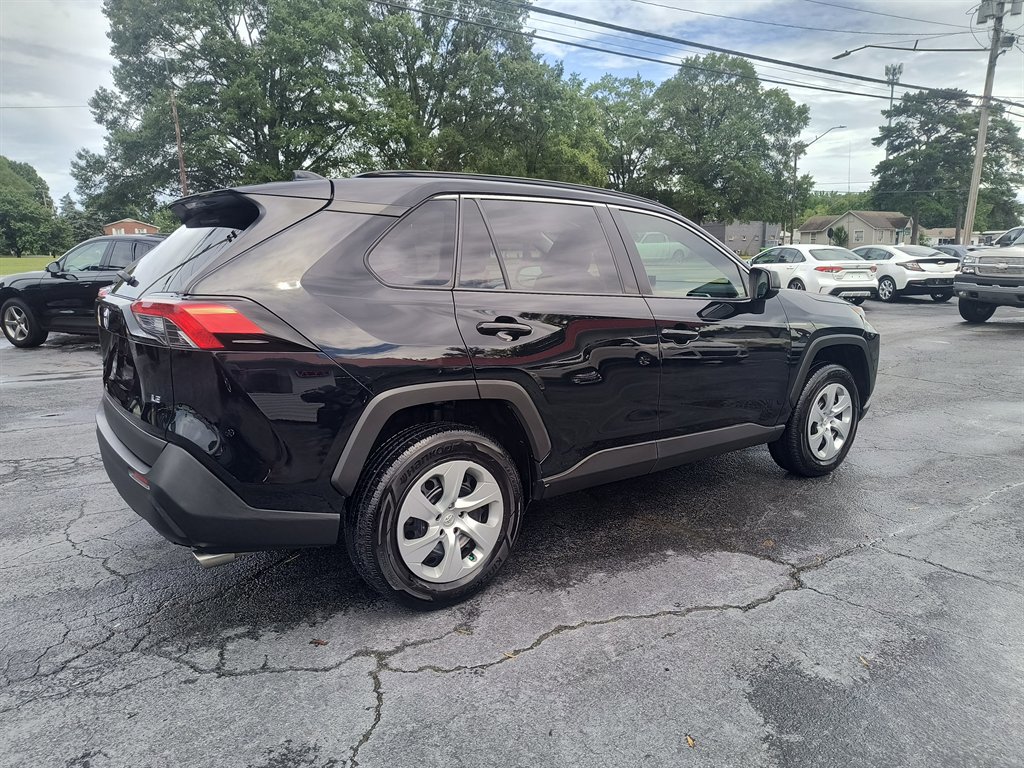 Used 2020 Toyota RAV4 LE image 5