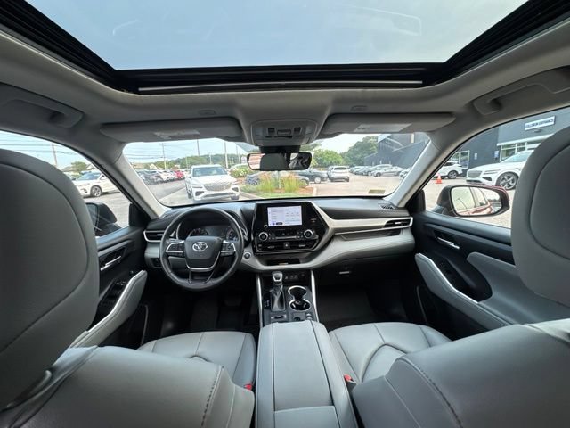 Used 2023 Toyota Highlander XLE AWD/4WD image 40
