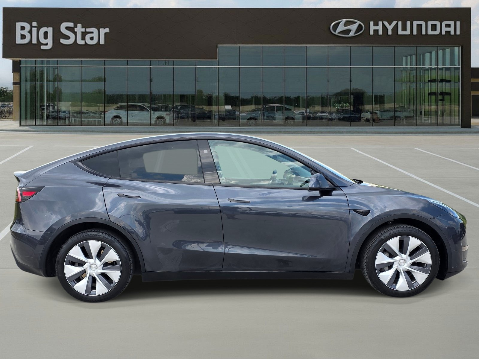 Used 2024 Tesla Model Y Long Range AWD/4WD image 5