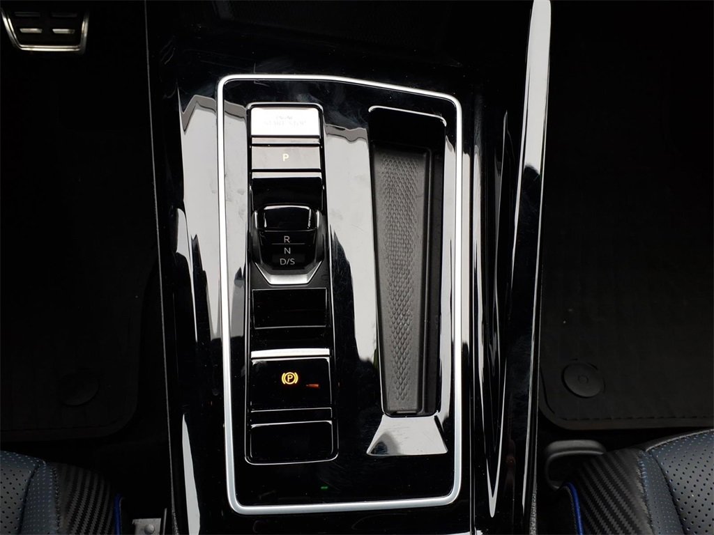 Used 2023 Volkswagen Golf 20th Anniversary Edition image 12