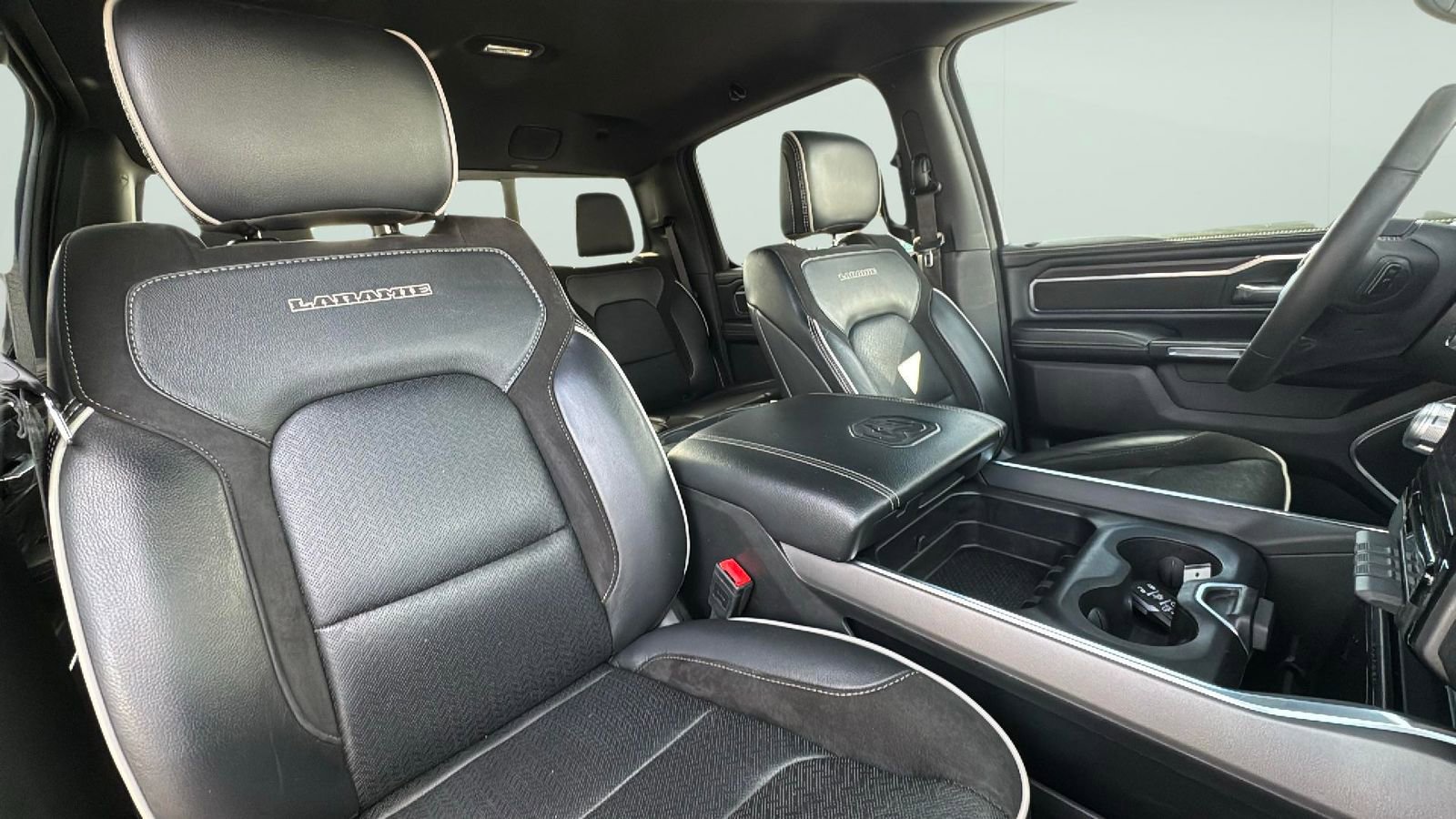 Used 2025 RAM 1500 Laramie AWD/4WD image 23