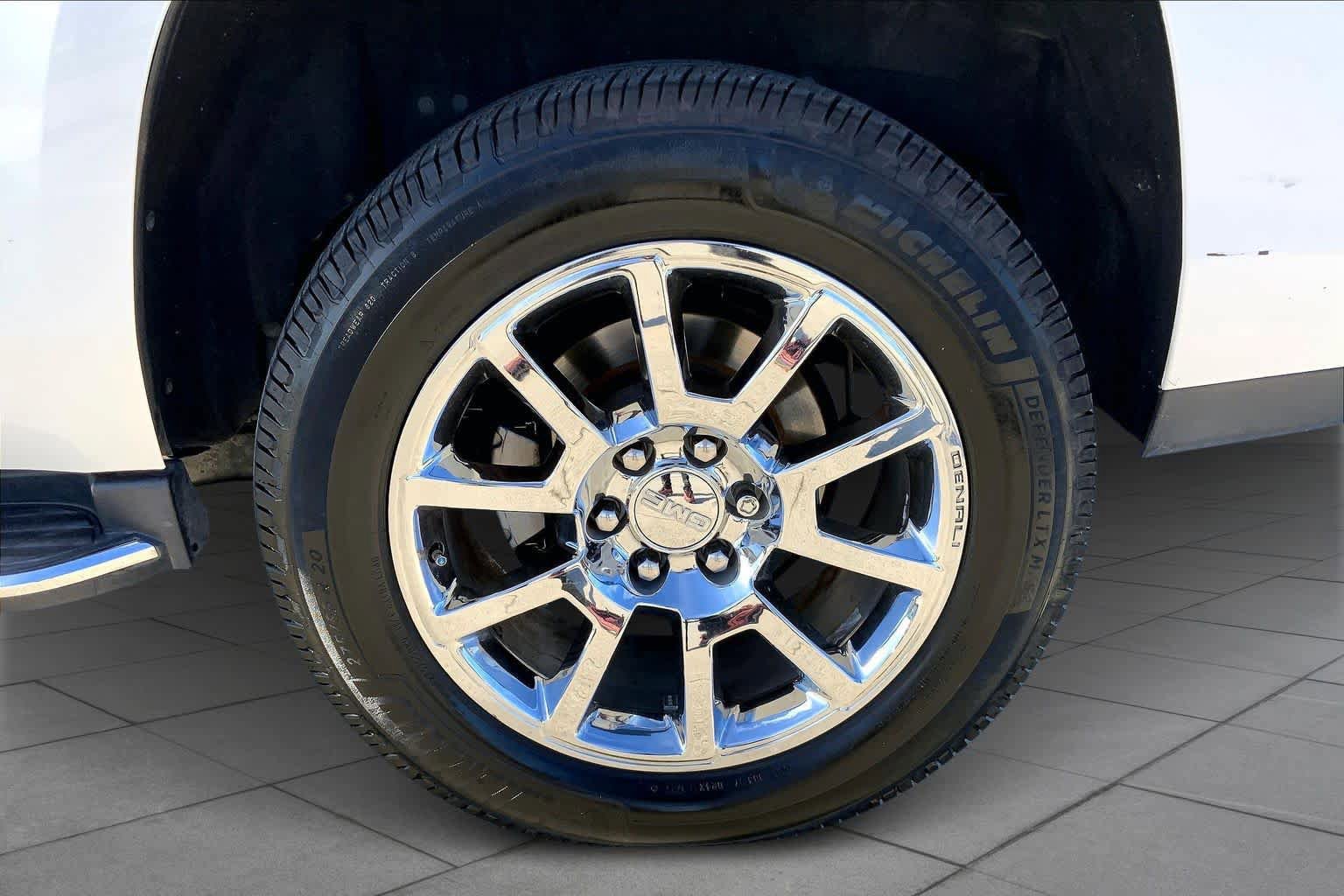 Used 2019 GMC Yukon Denali image 11