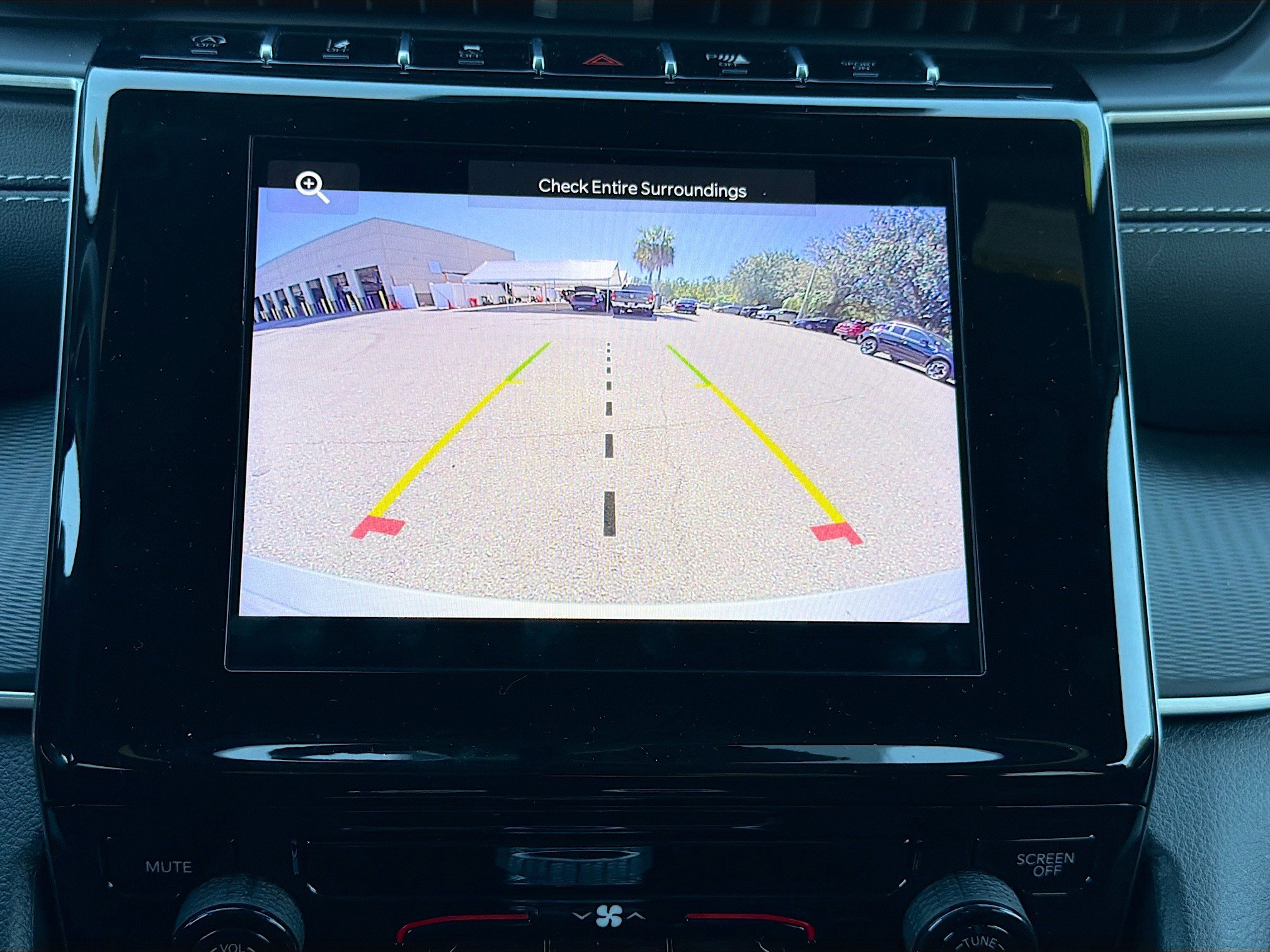 Used 2025 Jeep Grand Cherokee Laredo X image 28