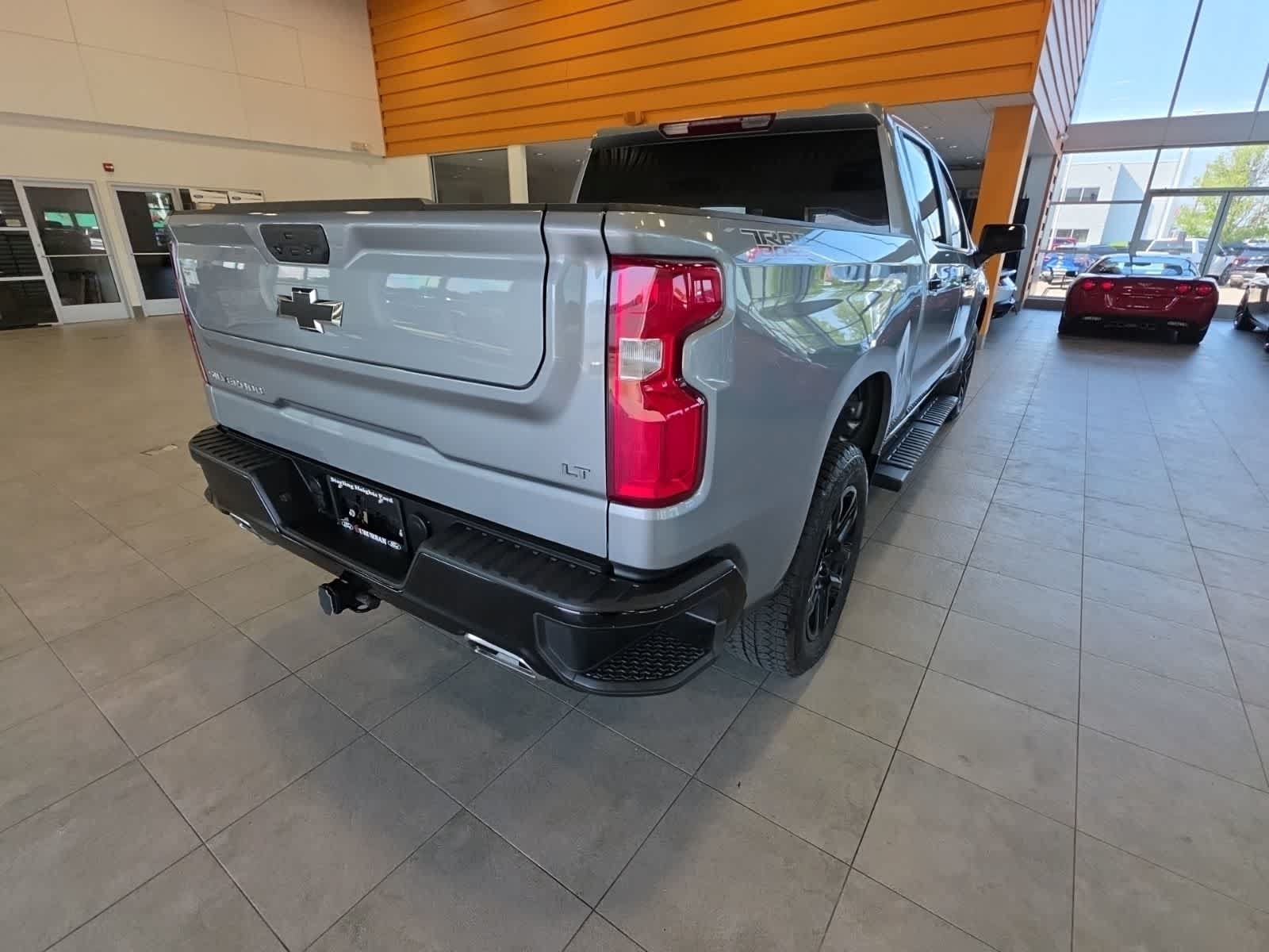 Used 2025 Chevrolet Silverado 1500 LT Trail Boss w/ LPO, Dark Essentials Package AWD/4WD image 9