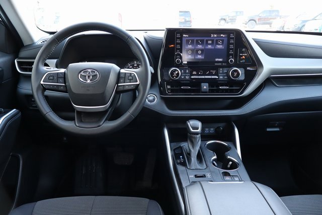 Used 2022 Toyota Highlander LE image 5
