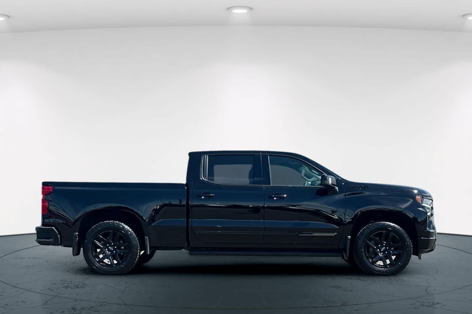 Used 2024 Chevrolet Silverado 1500 High Country w/ Midnight Edition AWD/4WD image 6