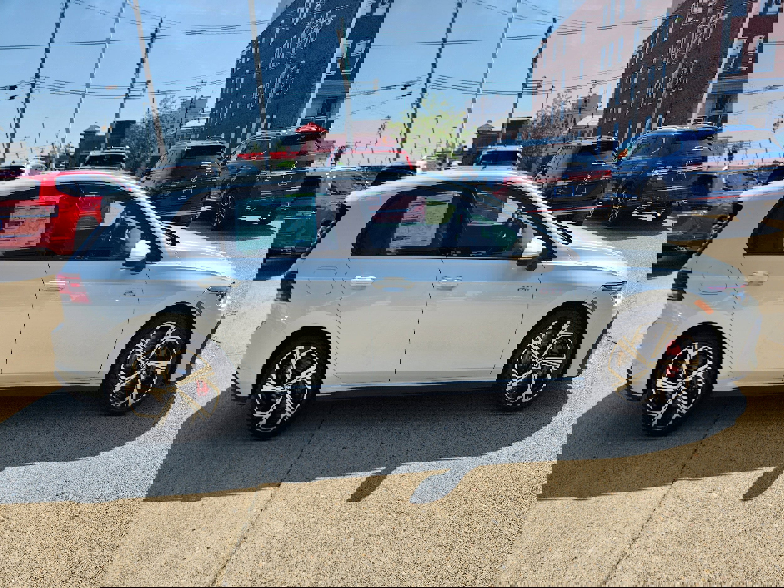 New 2025 Volkswagen GTI SE image 6