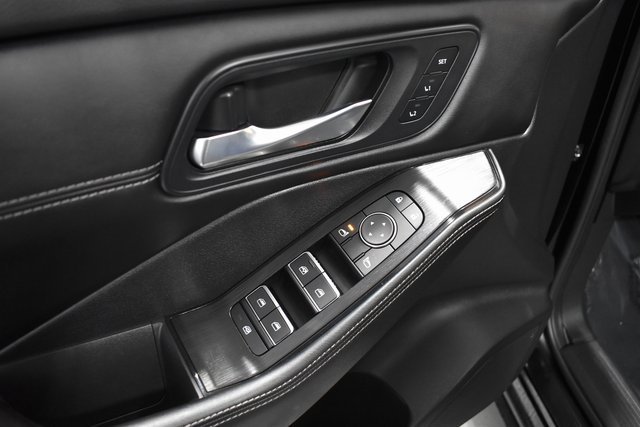 Certified 2025 Nissan Rogue SL w/ Tech Package image 15