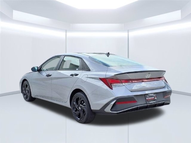 Used 2026 Hyundai Elantra Sport FWD image 3
