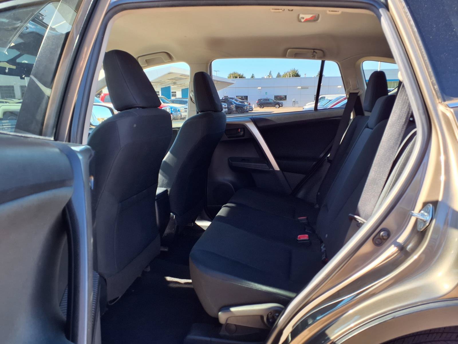 Used 2015 Toyota RAV4 LE AWD/4WD image 12