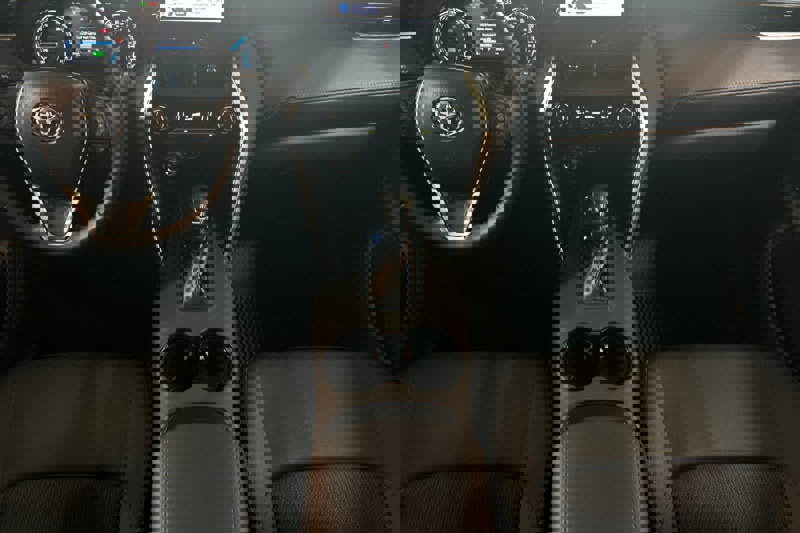 Used 2024 Toyota Venza LE image 4