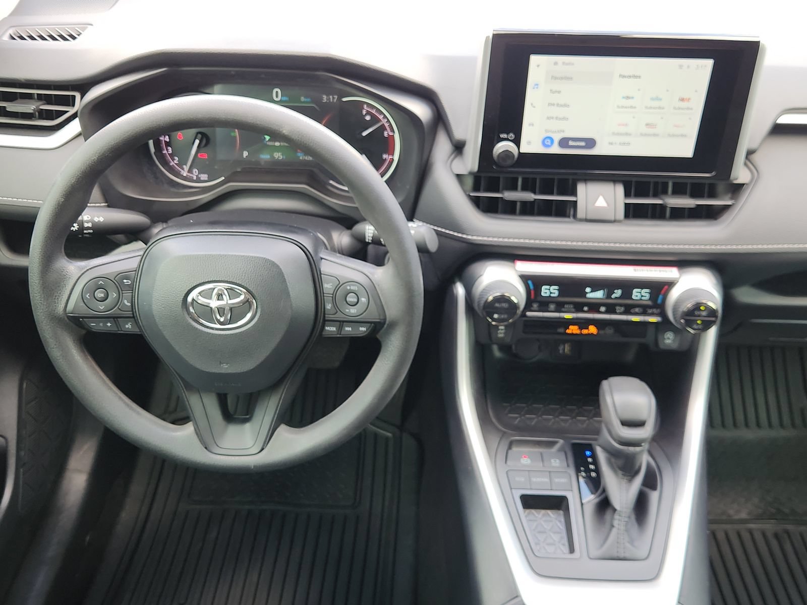 Used 2024 Toyota RAV4 XLE FWD image 30