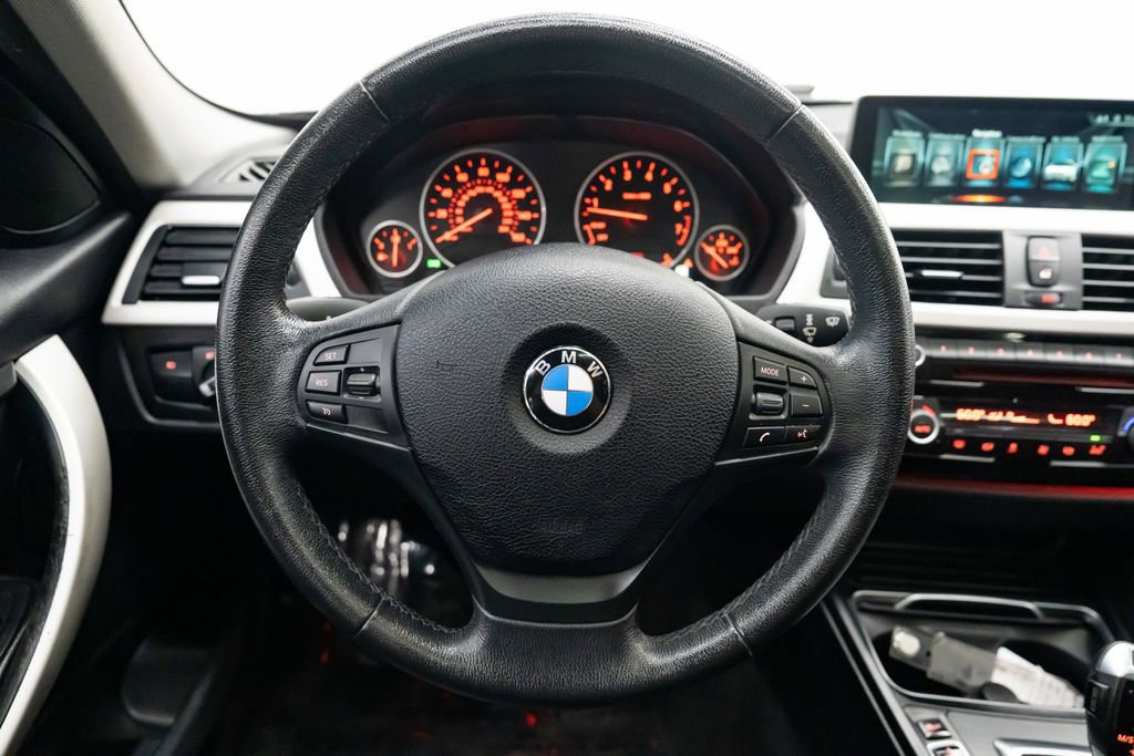 Used 2017 BMW 320i Sedan RWD image 14
