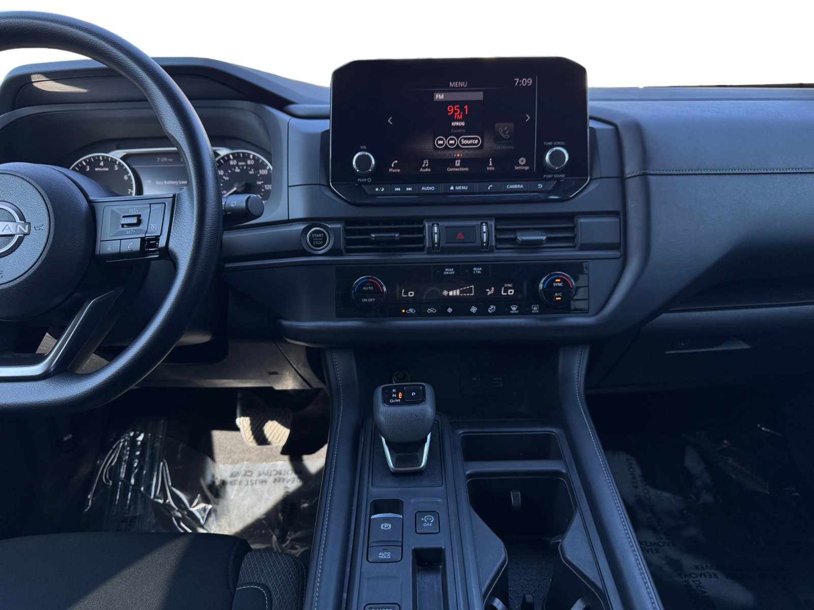 Used 2024 Nissan Pathfinder S FWD image 11