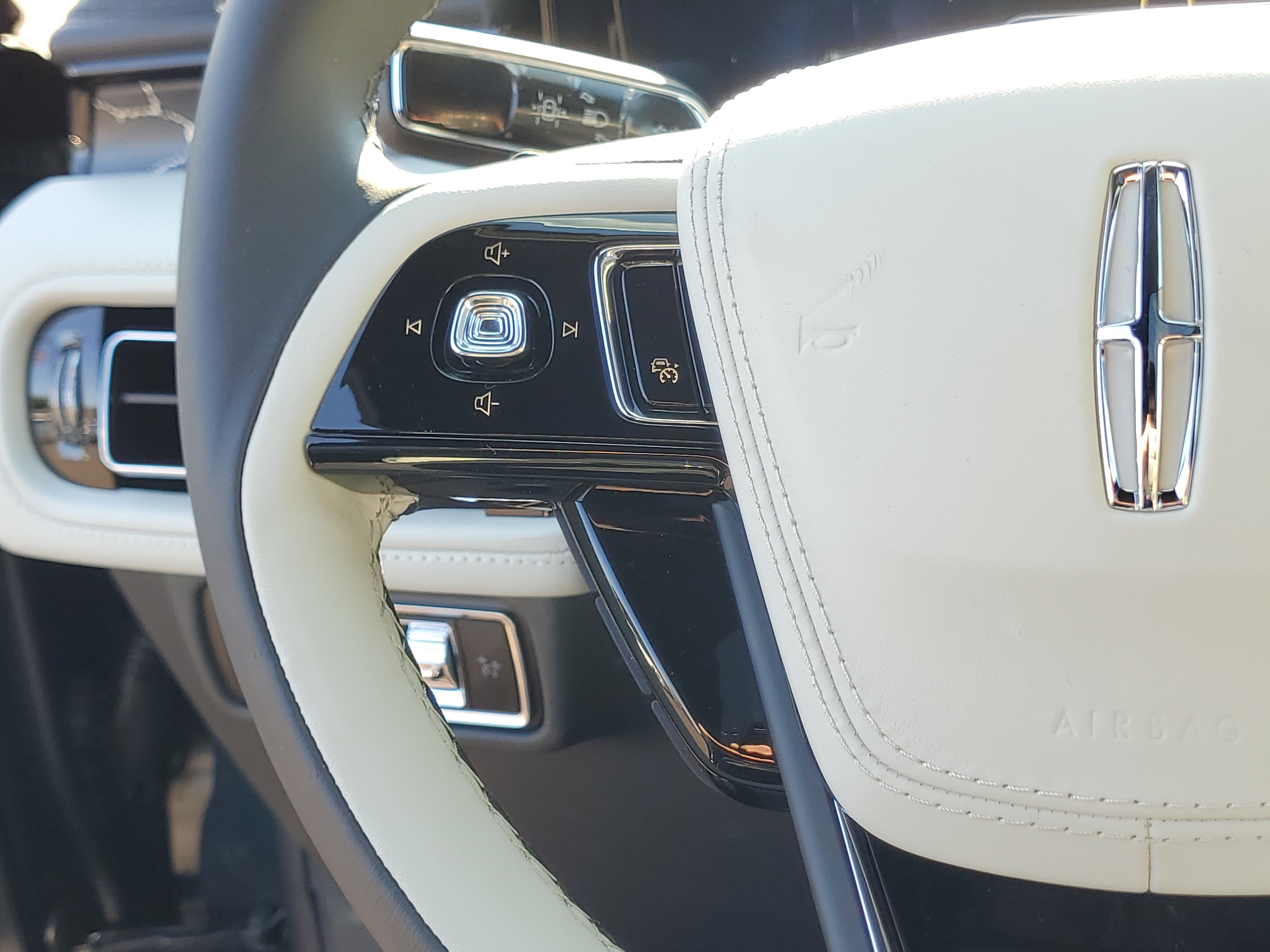 New 2027 Lincoln Aviator Black Label AWD/4WD image 16