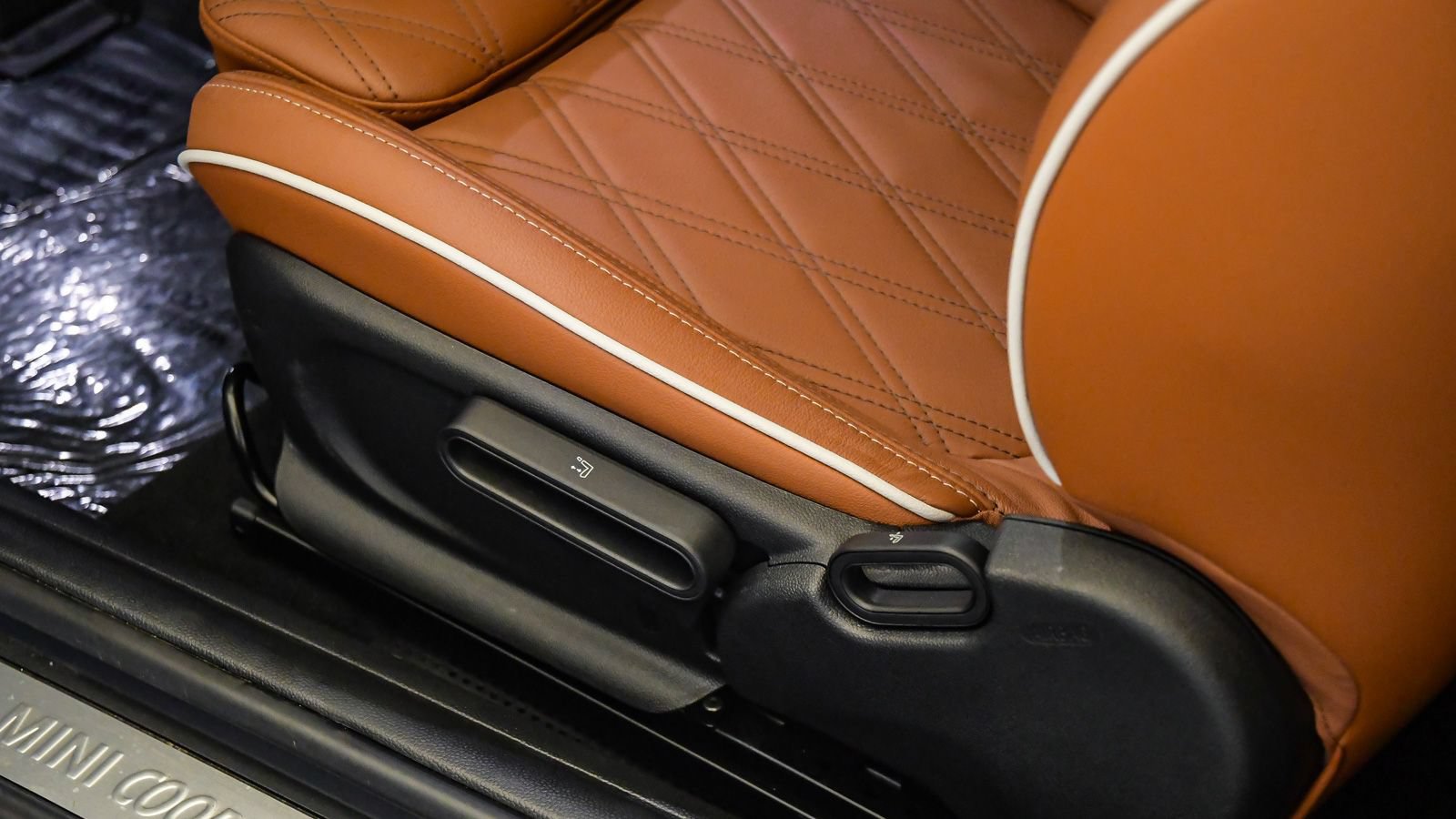 Certified 2024 MINI Cooper S w/ Signature Upholstery Package FWD image 25