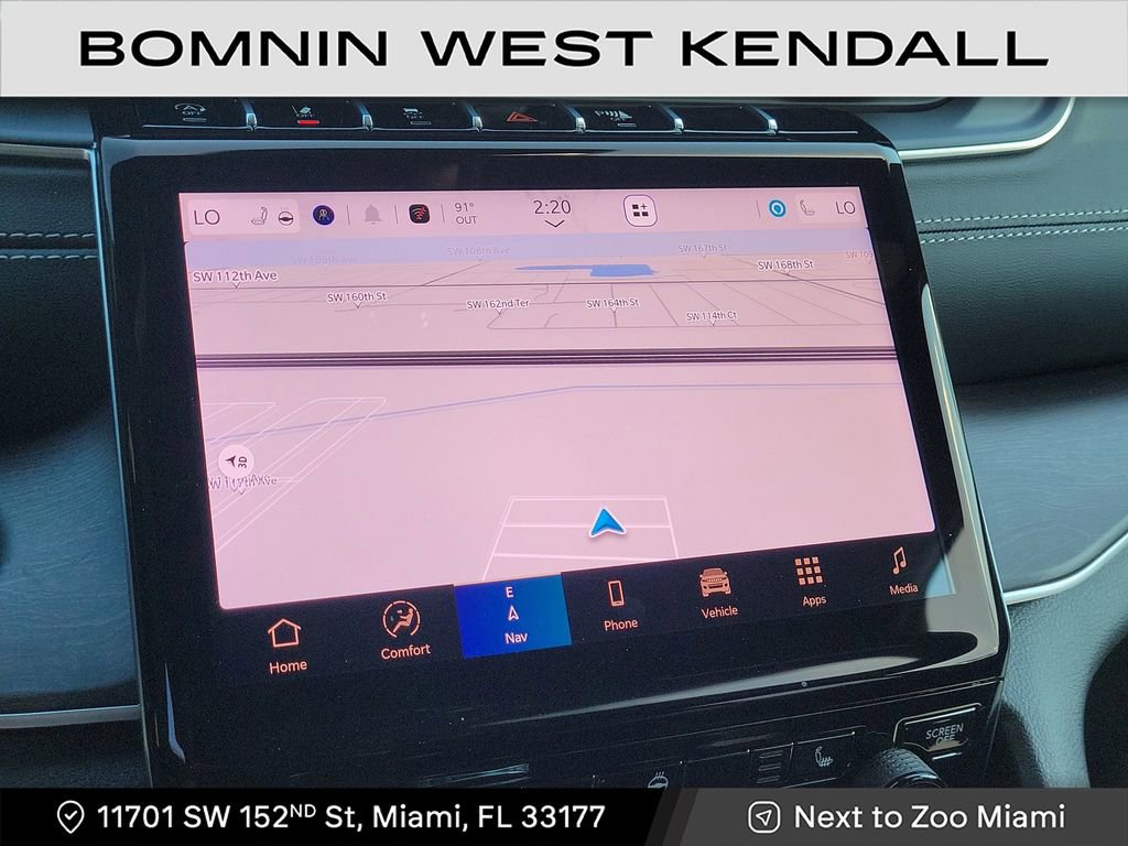 Used 2025 Jeep Grand Cherokee Limited w/ Black Appearance Package image 19