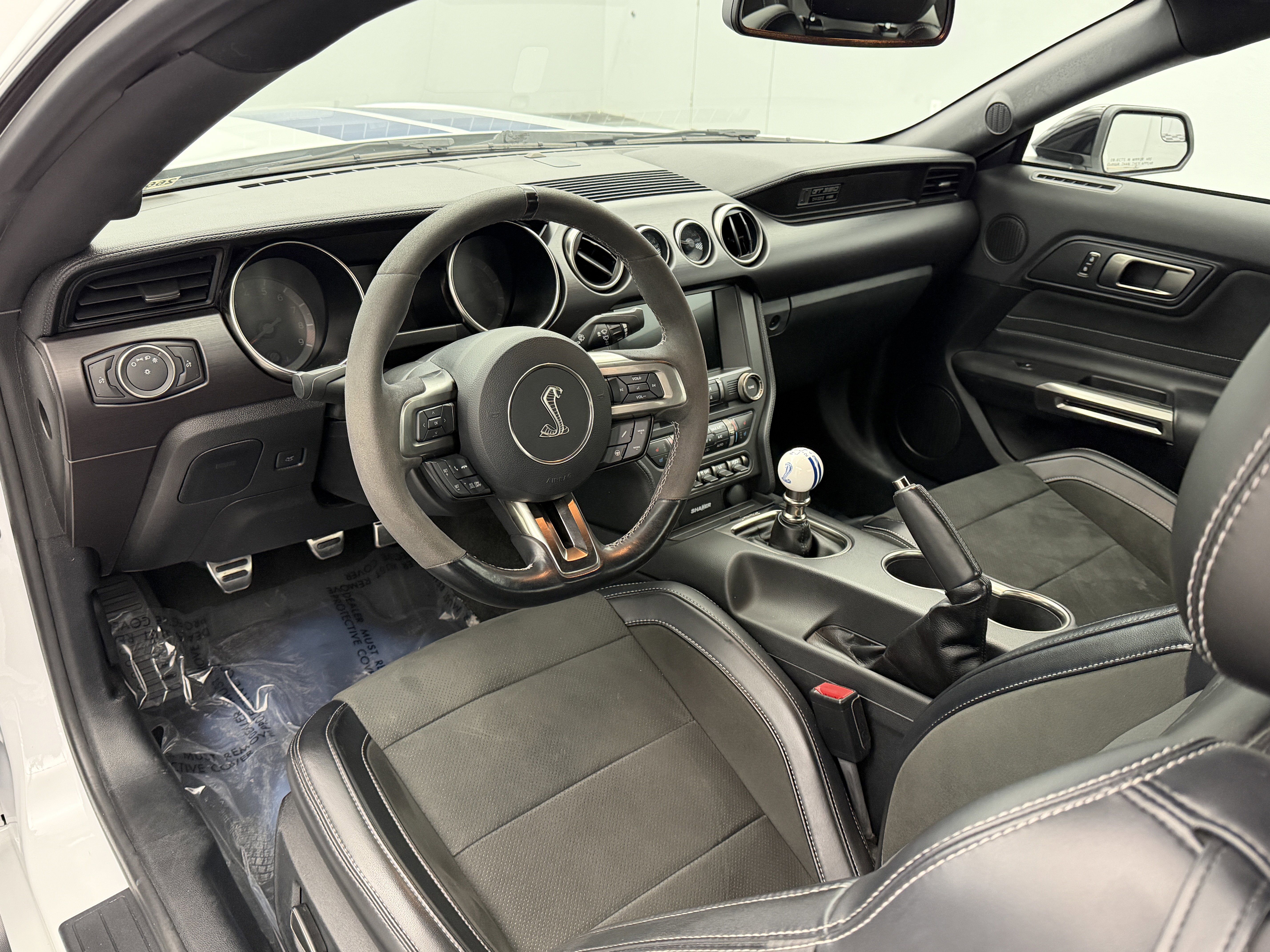 Used 2017 Ford Mustang Shelby GT350 image 2