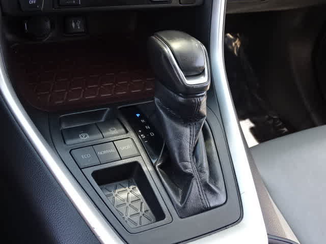 Used 2019 Toyota RAV4 Limited w/ Carpet Mat Package FWD image 33