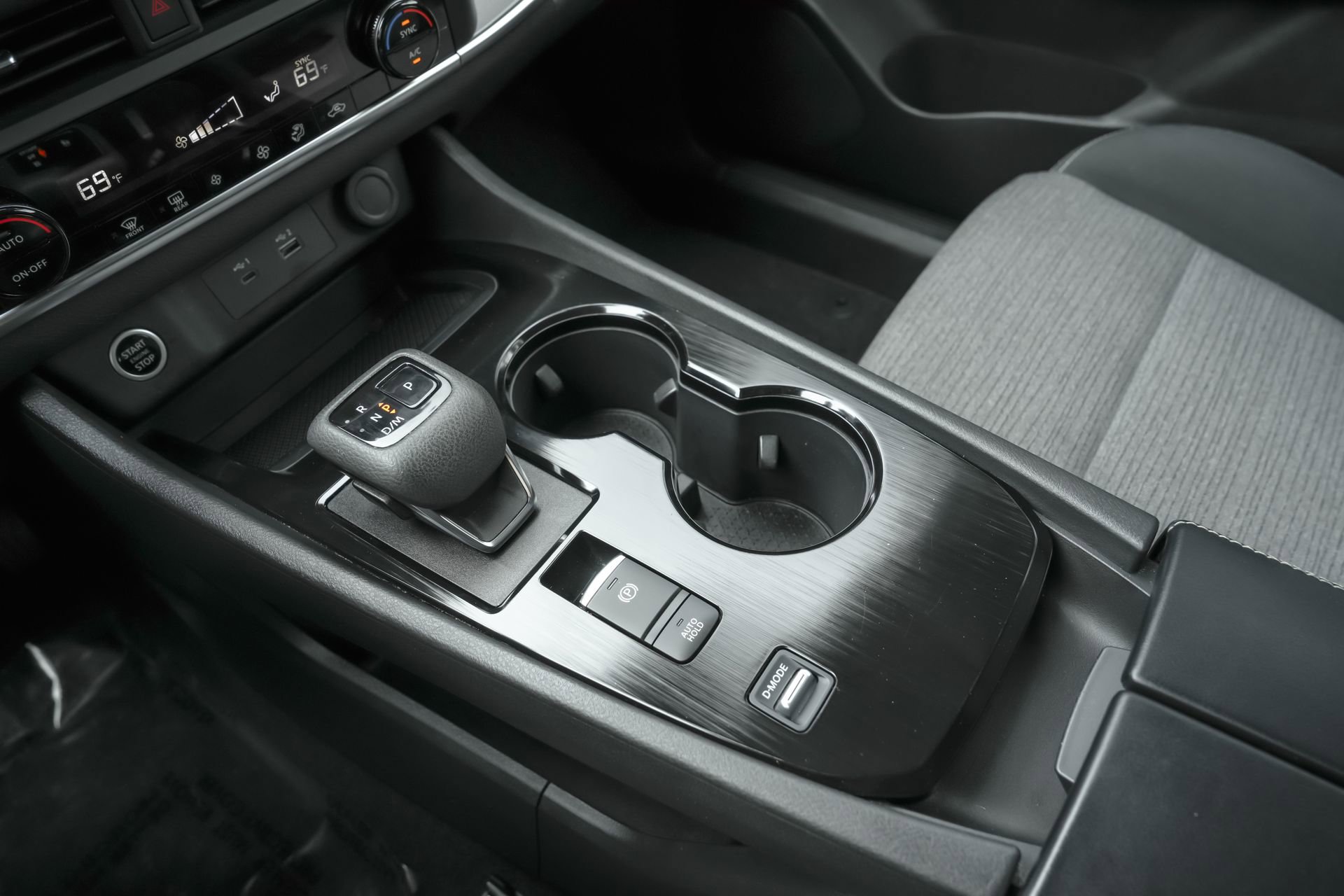 Used 2023 Nissan Rogue SV image 11