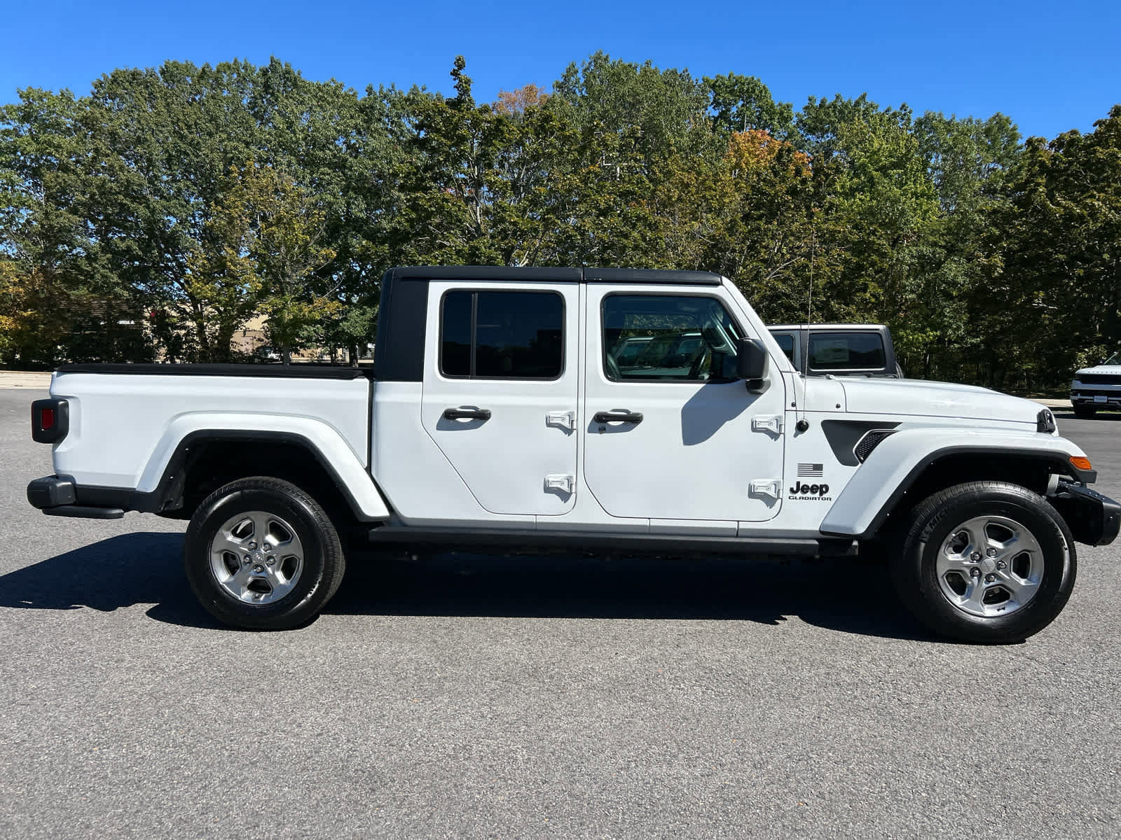 Used 2021 Jeep Gladiator Sport image 4