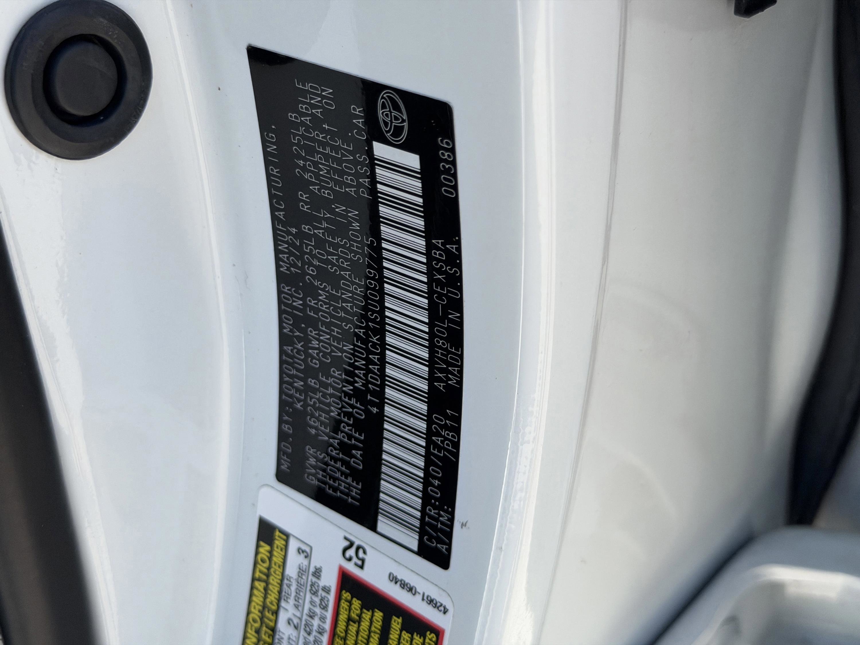 Used 2025 Toyota Camry SE w/ Convenience Package image 36