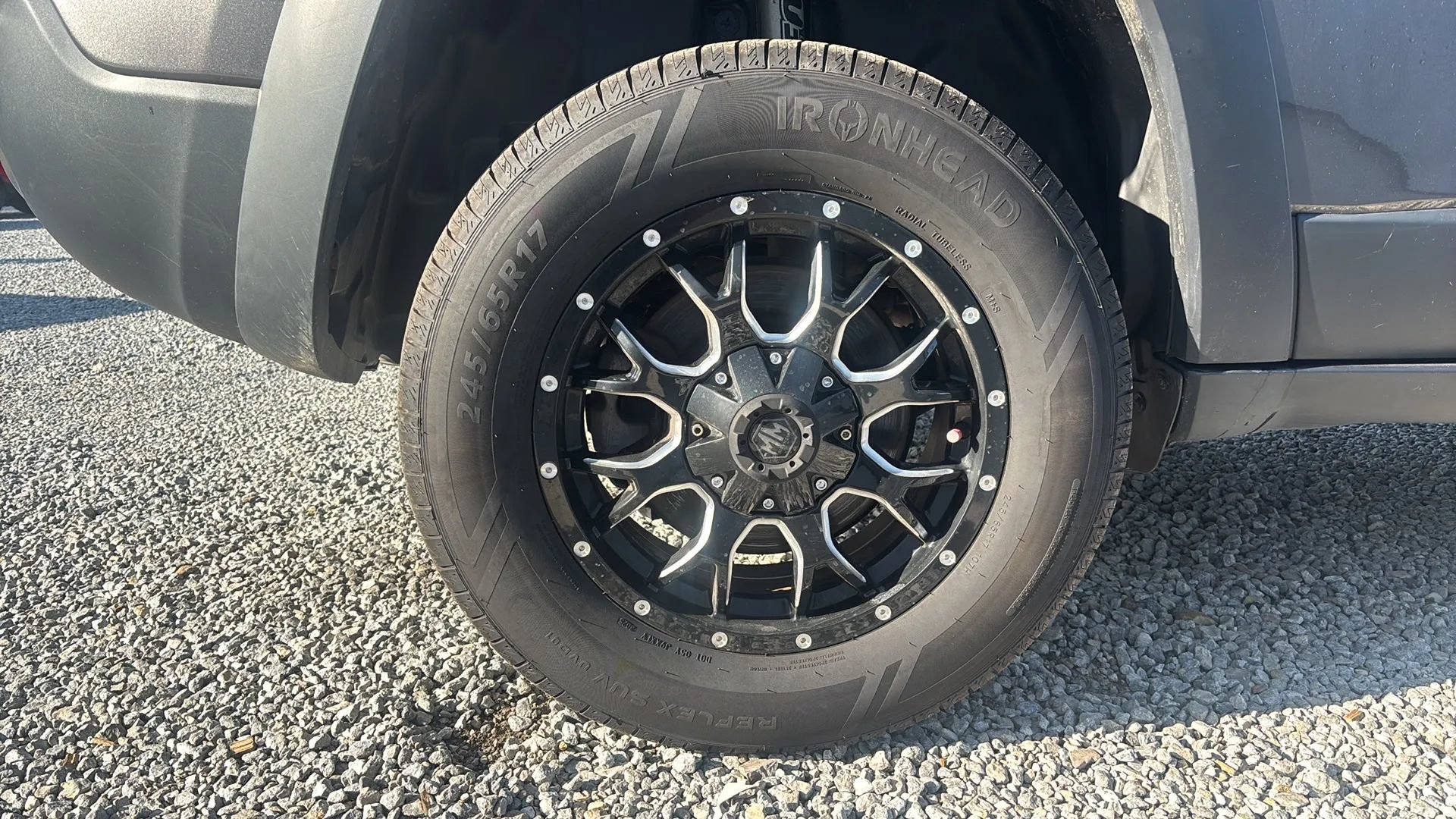 Used 2019 Jeep Cherokee Trailhawk AWD/4WD image 9