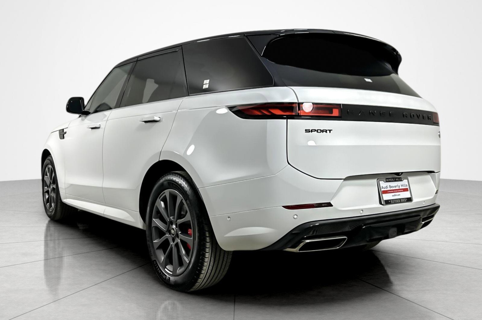 Used 2023 Land Rover Range Rover Sport SE Dynamic AWD/4WD image 3