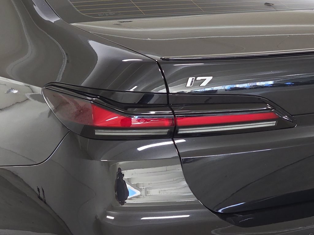 Certified 2023 BMW i7 xDrive60 AWD/4WD image 33