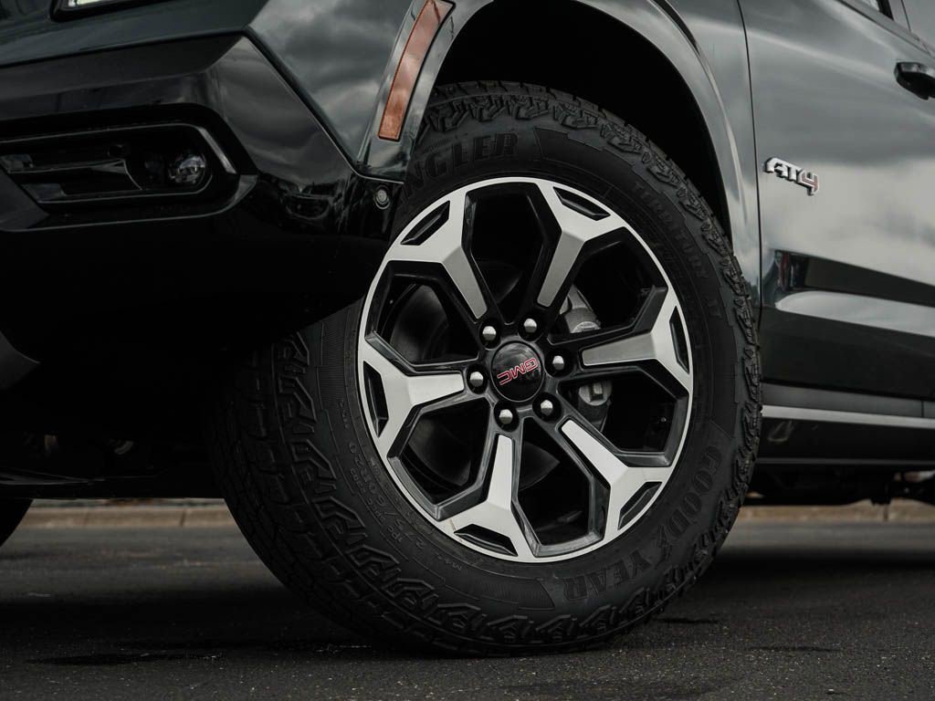 New 2026 GMC Yukon AT4 w/ AT4 Premium Plus Package AWD/4WD image 6