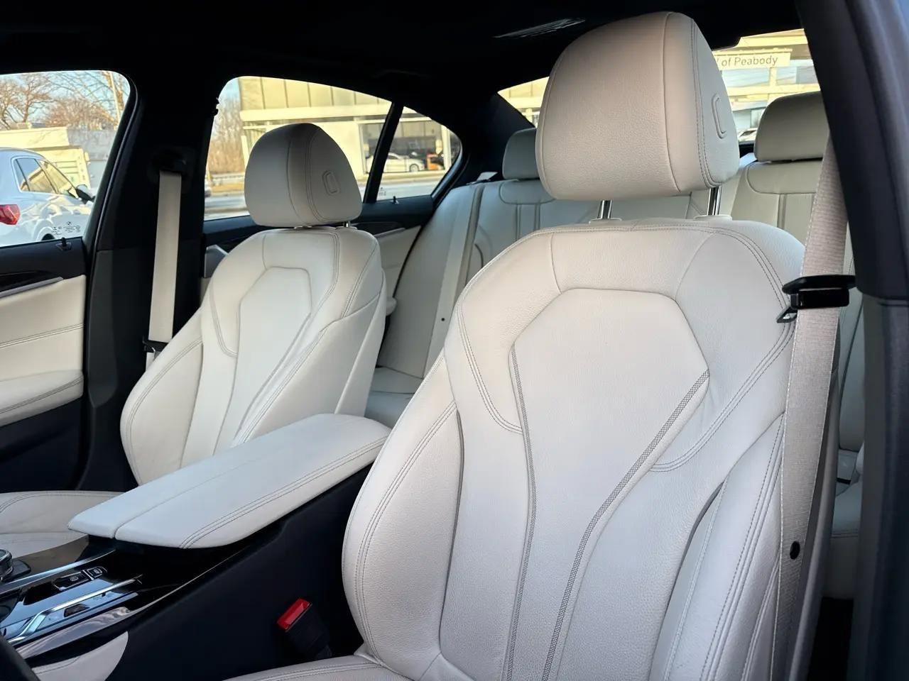 Used 2023 BMW 530e xDrive w/ Premium Package image 26