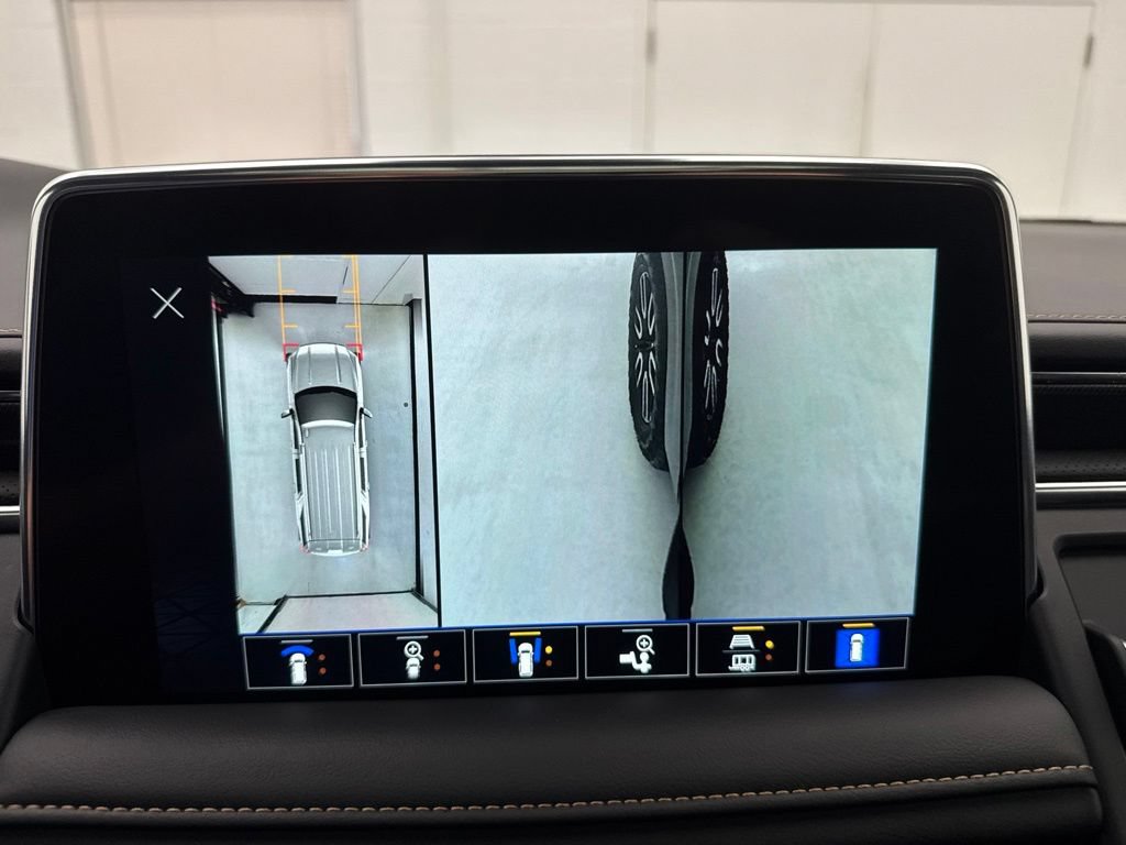 Used 2024 GMC Yukon AT4 w/ Technology Package AWD/4WD image 39