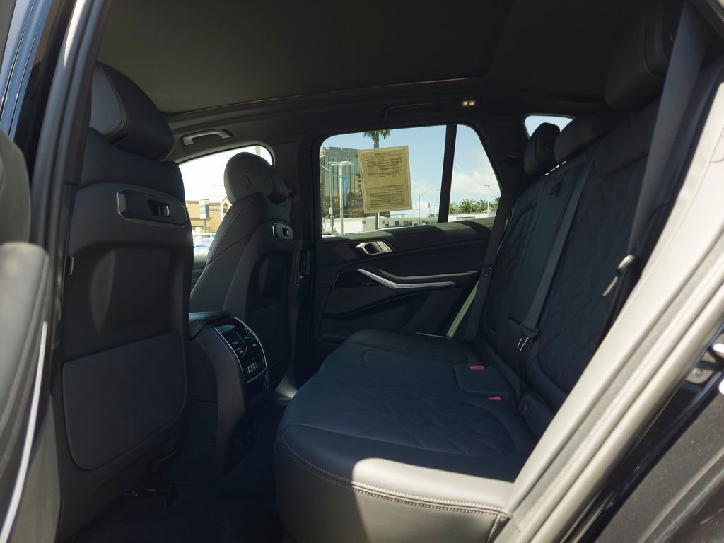 Used 2025 BMW X5 xDrive40i w/ M Sport Package AWD/4WD image 9