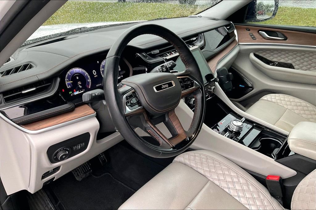 Used 2023 Jeep Grand Cherokee L Summit w/ Advanced Protech Group IV AWD/4WD image 13