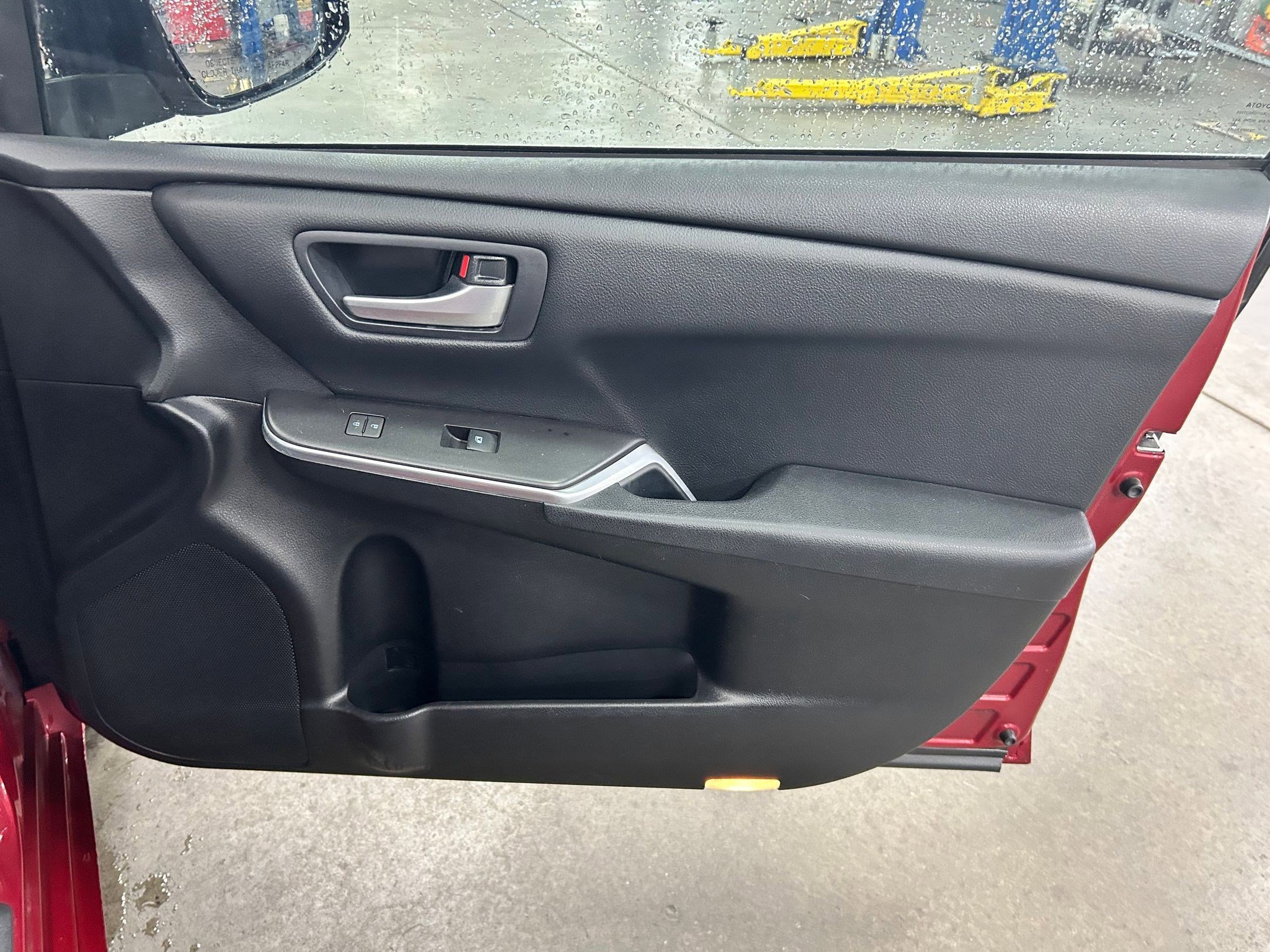 Used 2017 Toyota Camry SE FWD image 28