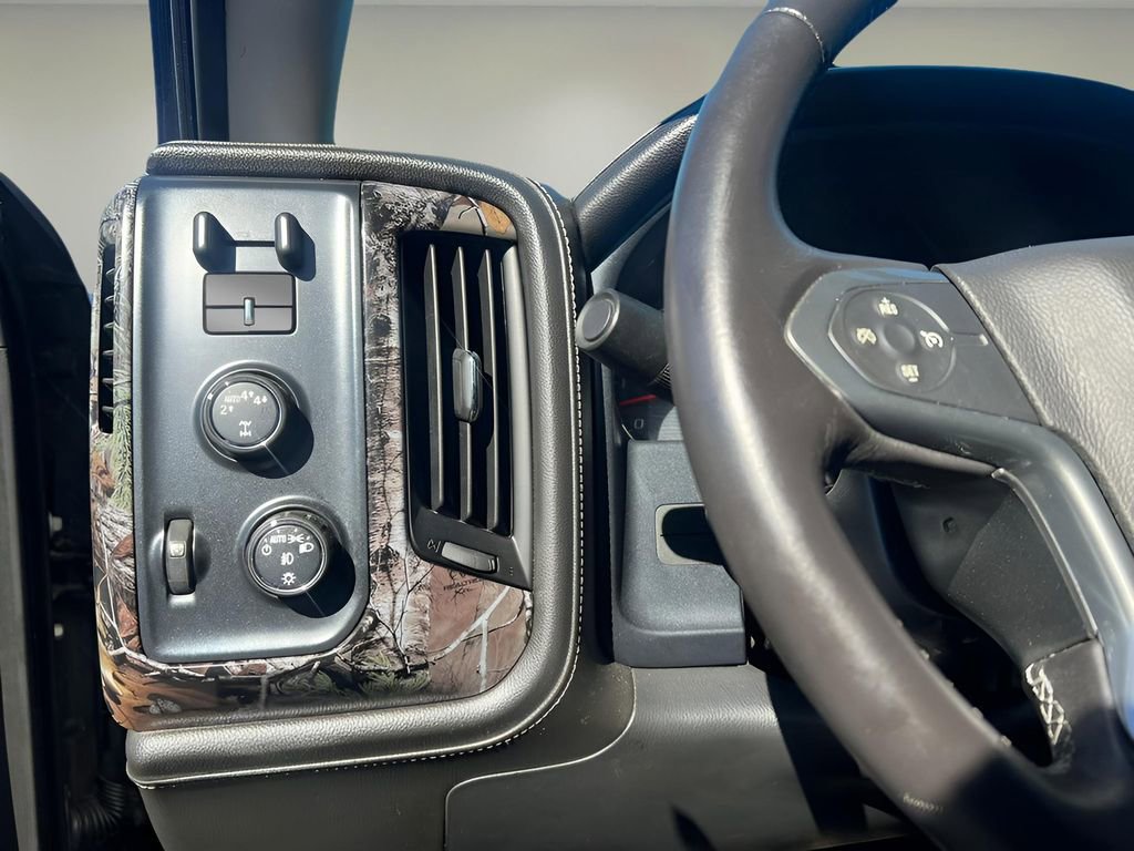 Used 2018 Chevrolet Silverado 1500 LTZ Z71 w/ Realtree Edition image 13