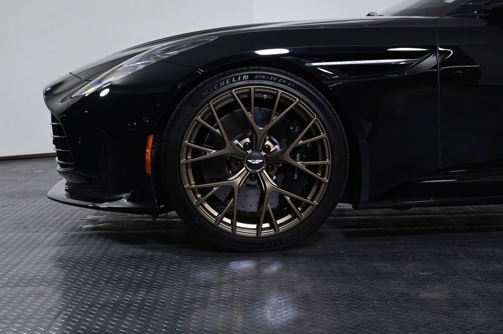 Used 2024 Aston Martin DB12 Coupe RWD image 27