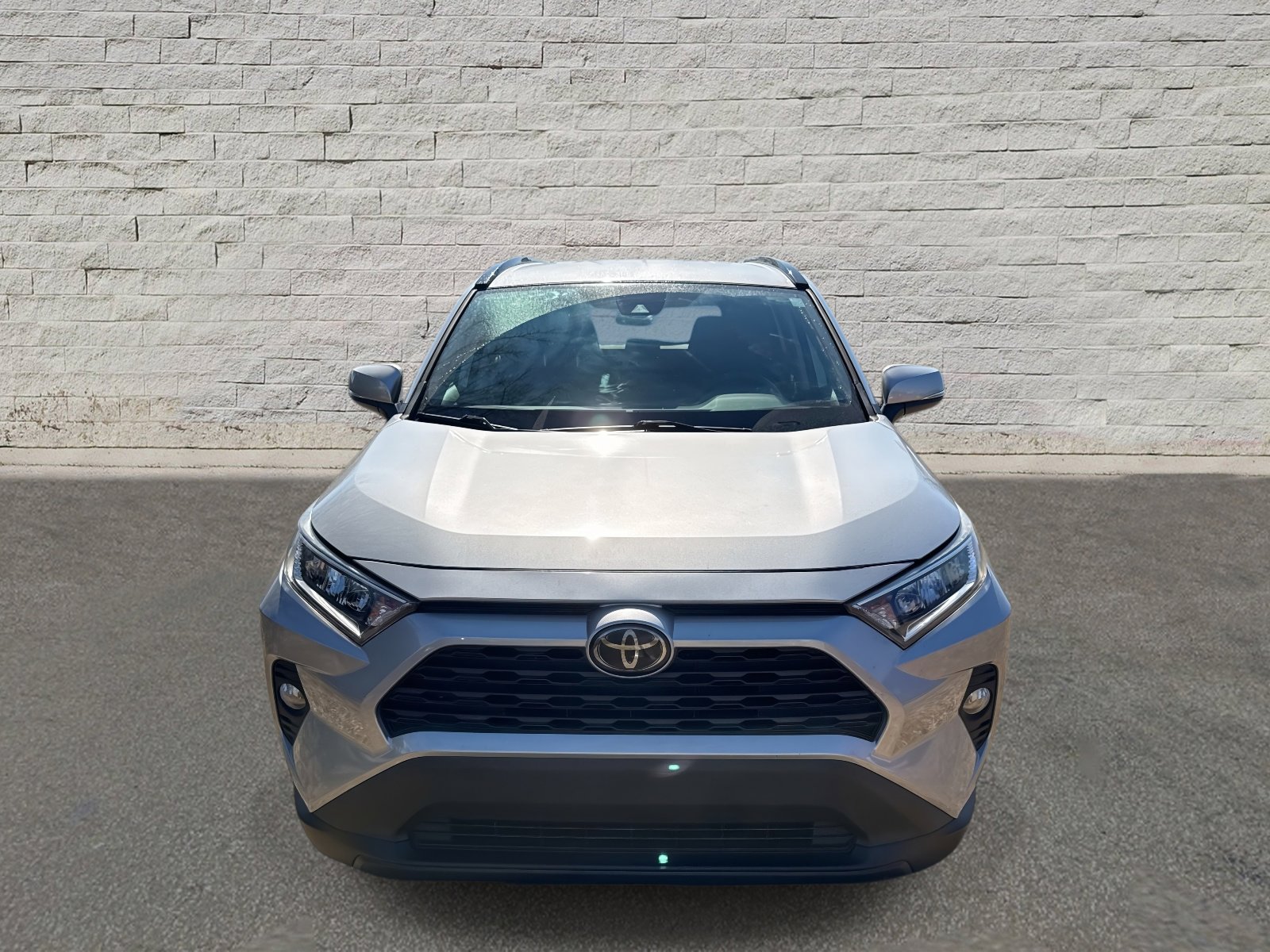 Used 2020 Toyota RAV4 XLE image 2