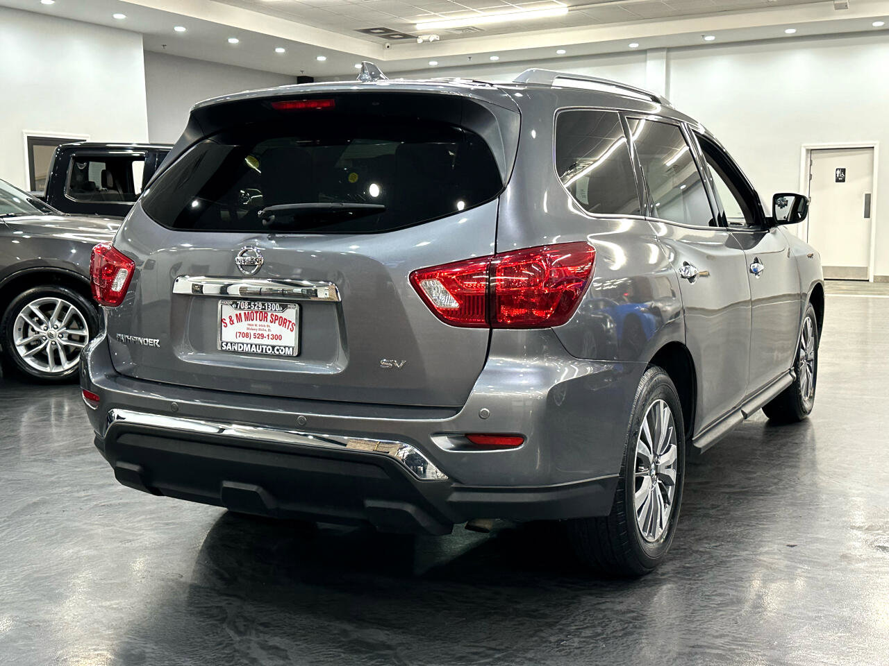 Used 2019 Nissan Pathfinder SV image 11