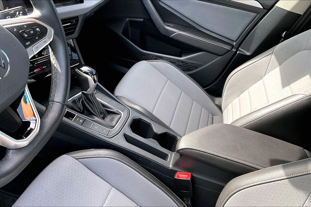 Used 2025 Volkswagen Jetta SE FWD image 23